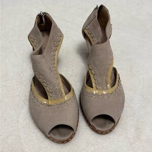 Elegant Beige and Gold Women's Heels